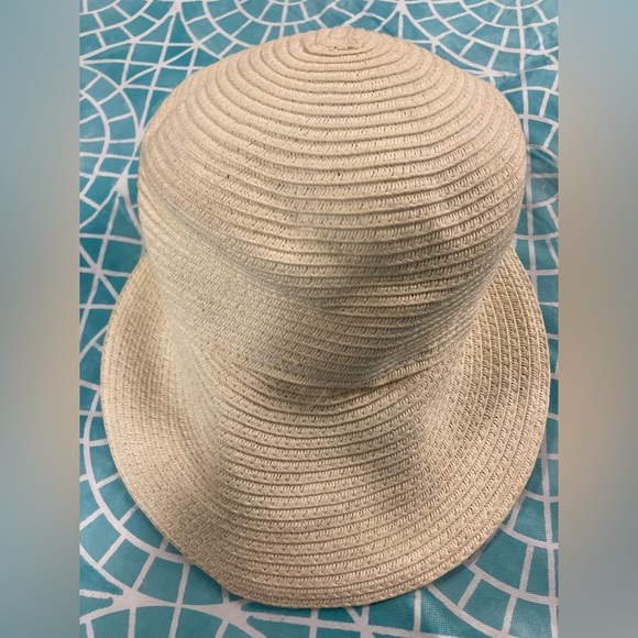 August Hat Company traditional ecrus elongated brim with tailored back. - Picture 3 of 4